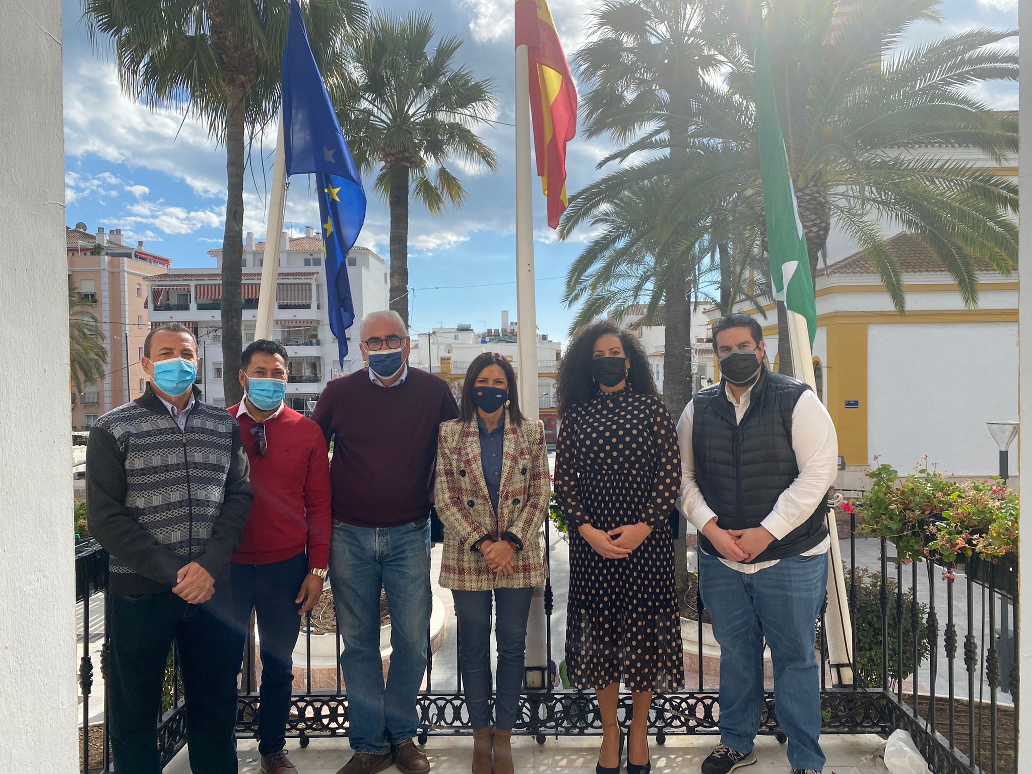 Marbella se suma a la conmemoración del Día del Pueblo Gitano Andaluz con la izada de la bandera romaní en el Ayuntamiento y en la Tenencia de Alcaldía de San Pedro Alcántara